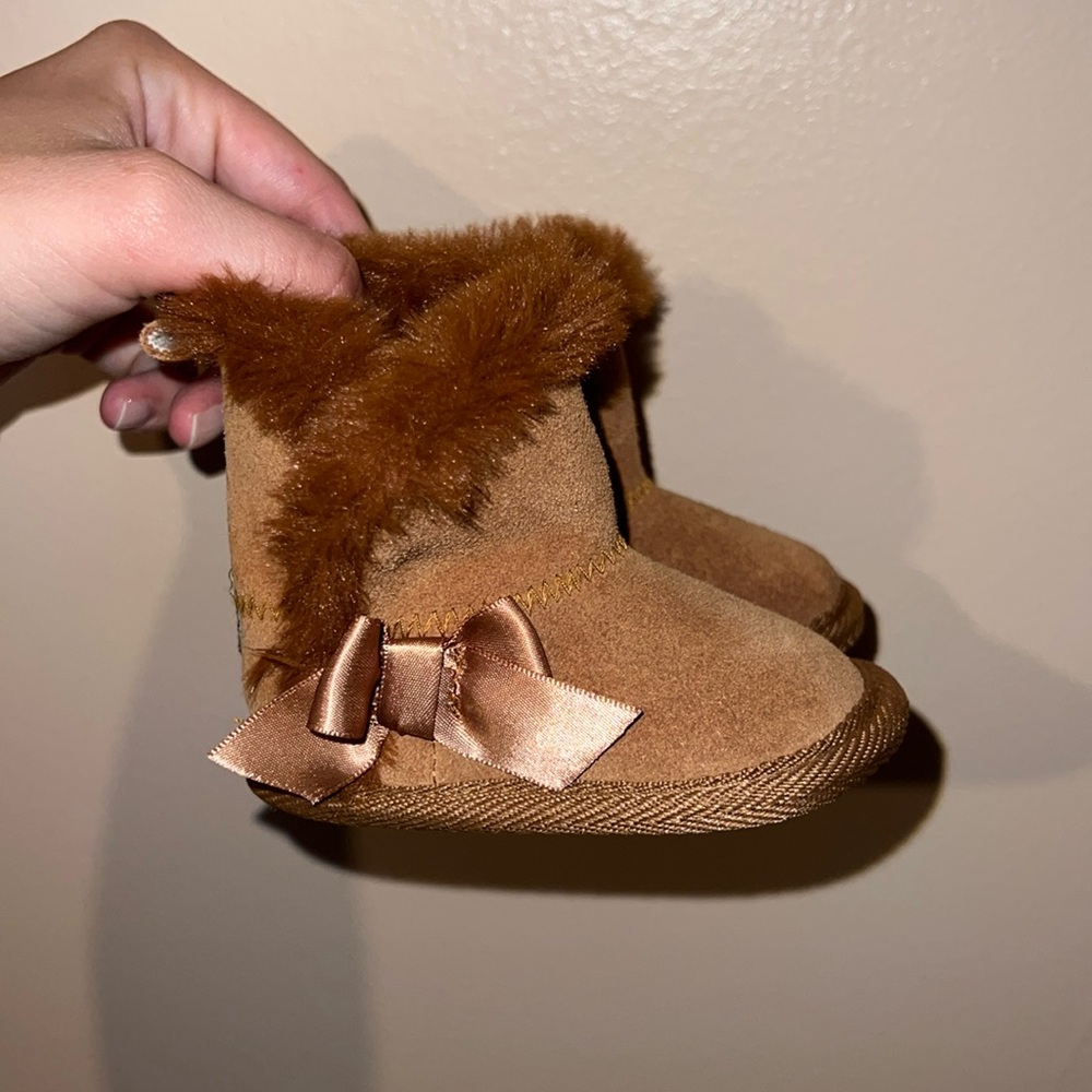 Infant bear paw boots